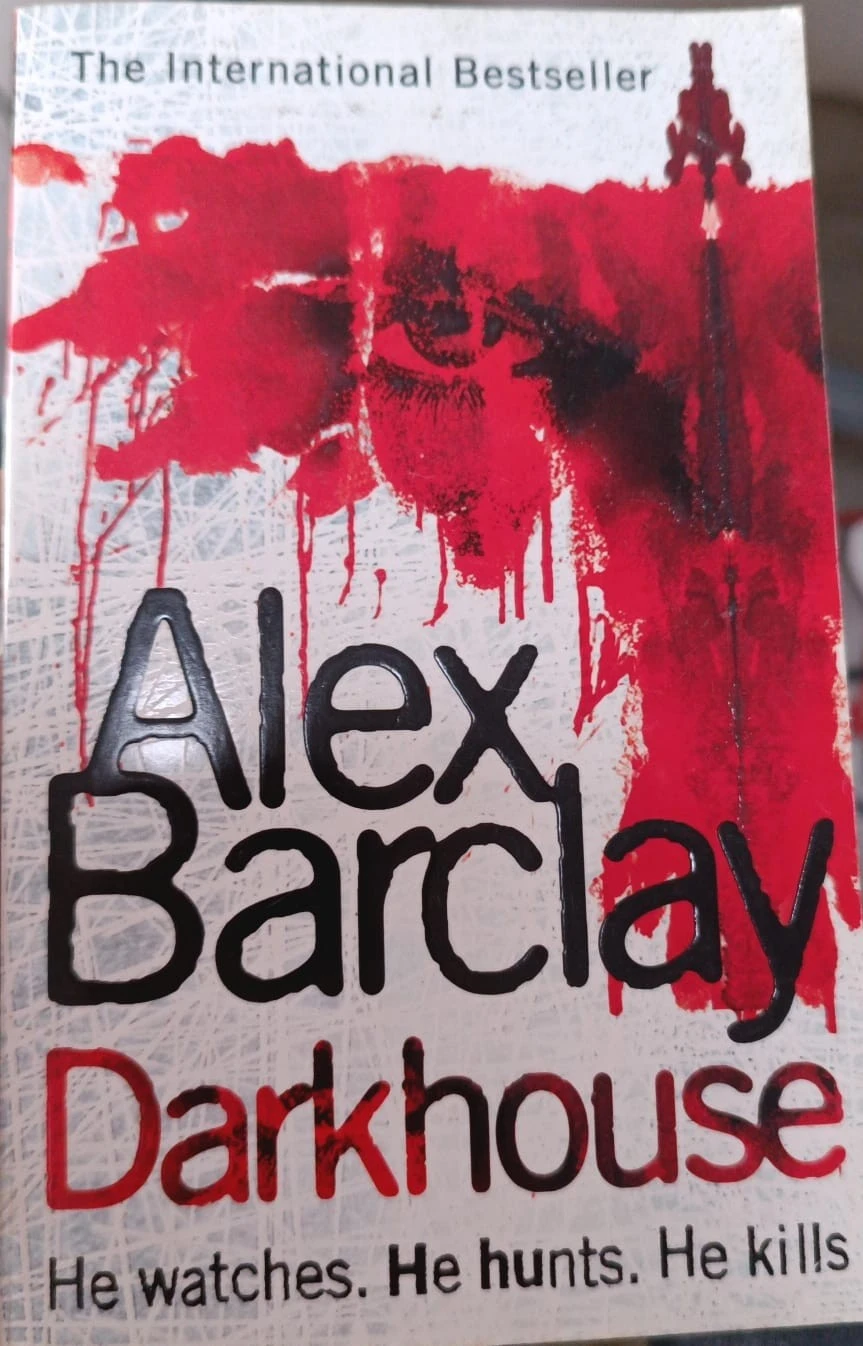 Darkhouse: A Gripping Detective Mystery About a Missing Child and a Deadly Past
